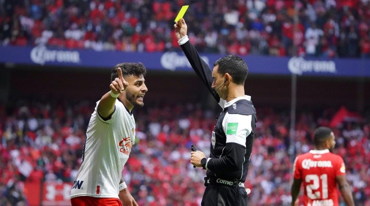 Alexis Vega, enfurecido con César Ramos. (Imago 7)