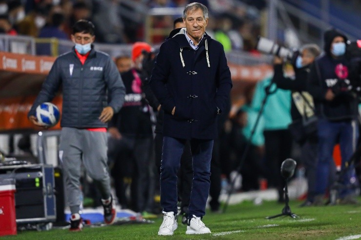 Ariel Holan Universidad Católica