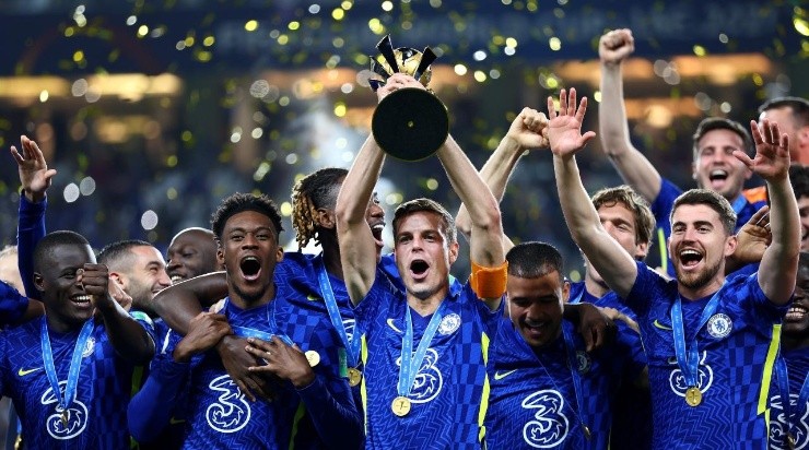 Chelsea lifts the FIFA Club World Cup trophy (Photo by Francois Nel/Getty Images)