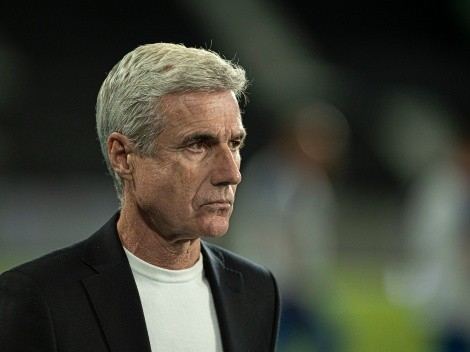 “Afundava e chorava”; Titular de Luís Castro revela depressão e cita Botafogo em recuperação