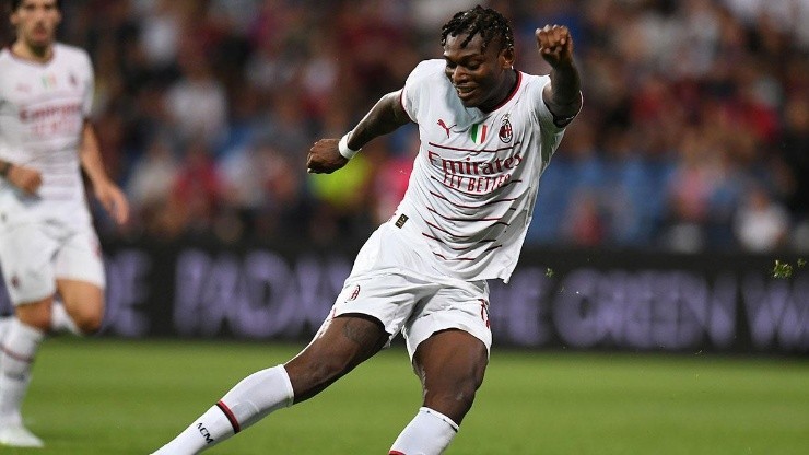 Rafael Leao en acción con Milan.