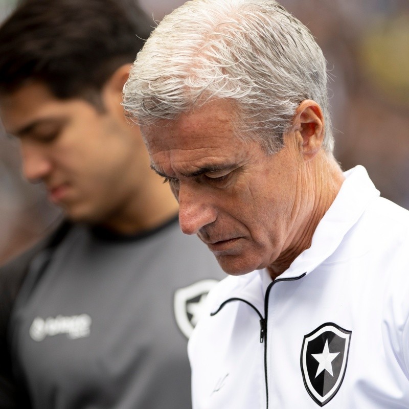 Luís Castro 'desabafa' após vaias da torcida em empate do Botafogo contra o América-MG: "Não tenho que concordar..."