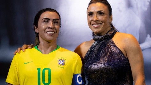 Marta ya tiene su estatua al lado de Pelé