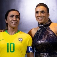 Marta ya tiene su estatua al lado de Pelé