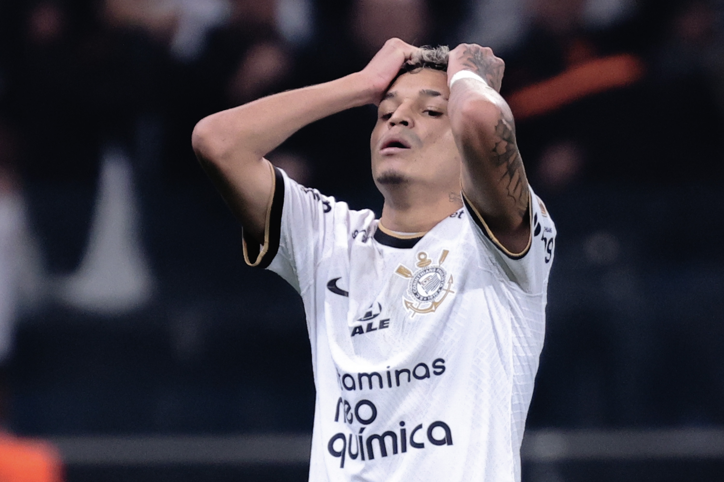 Adson es asaltado en SP tras clásico y exabrupto del mediocampista llega al Corinthians