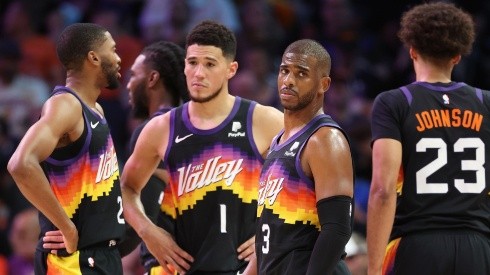 Mikal Bridges, Devin Booker, Chris Paul y Cam Johnson