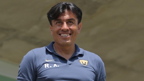 Raúl Alpízar, separado del cargo en Pumas UNAM