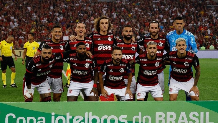 Flamengo en formación de equipo para Copa de Brasil.