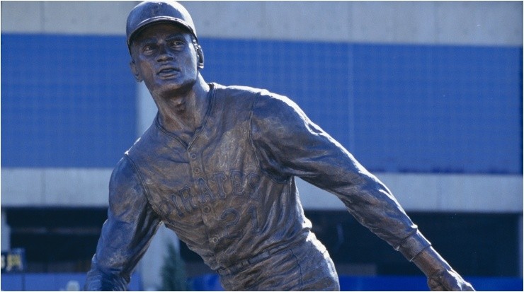 Estudiantes celebran el Día de Roberto Clemente junto a Matino