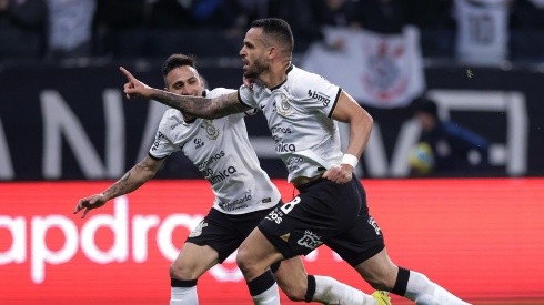 Renato Augusto, goleador de Corinthians ante Fluminense.