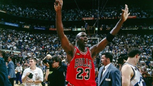 Michael Jordan celebrando su sexto título en NBA 1998