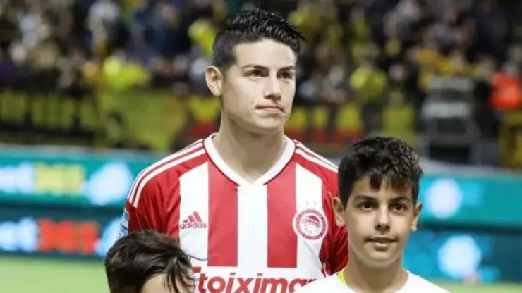 Debut en Grecia y ya hay escándalo en Olympiacos: terrible noticia para James