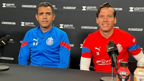 Cadena compareció a la conferencia de prensa junto a Rubén Fernando González