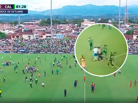 VIDEO | Hinchas de Deportivo Cali invadieron la cancha y le pegaron a Teo Gutiérrez