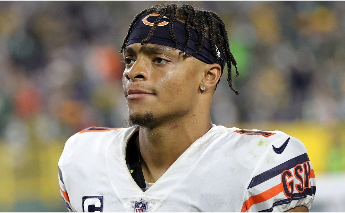 Bears' Fields vows to be more aggressive after 'conservative' Week 1