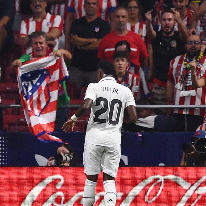 Suspenden a tres socios de Atlético de Madrid por cantos racistas contra Vinicius