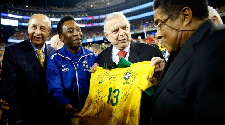 Año 2013: Pelé junto con Eusébio, en la previa de un amistoso entre Brsil y Portugal (Getty)