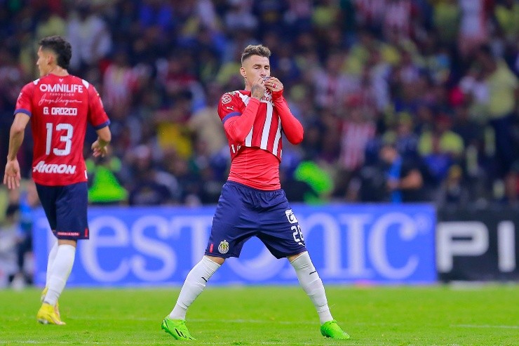 Cristian Calderón celebra su gol en el clásico del Apertura 2022 (foto: Jam Media).