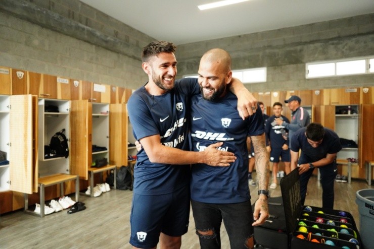 Salvio y Dani Alves, dos de los recién llegados. Créditos: Imago7
