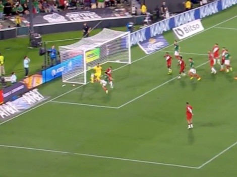 VIDEO | ¡El gol imposible! Chucky Lozano remató sin ángulo y fue el héroe