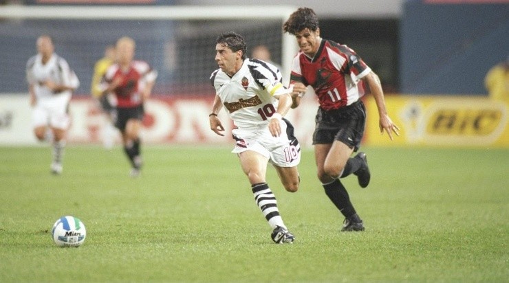 Tab Ramos in MLS during 1996 (Getty Images)