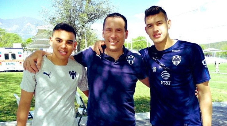 Manuel Filizola junto a Charly y Cachorro. (@FilizolaM)