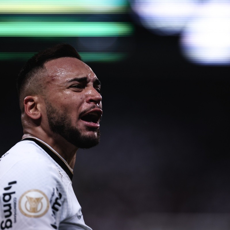 Maycon vive incerteza e empresário confirma presença em jogo de alvo do Corinthians