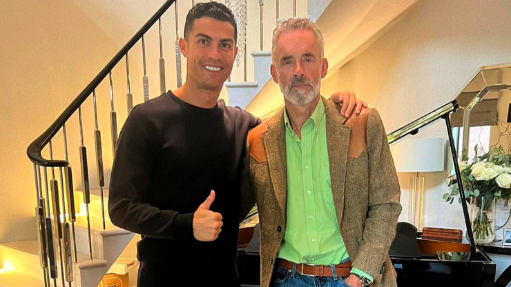 Cristiano Ronaldo junto al psicólogo Jordan Peterson