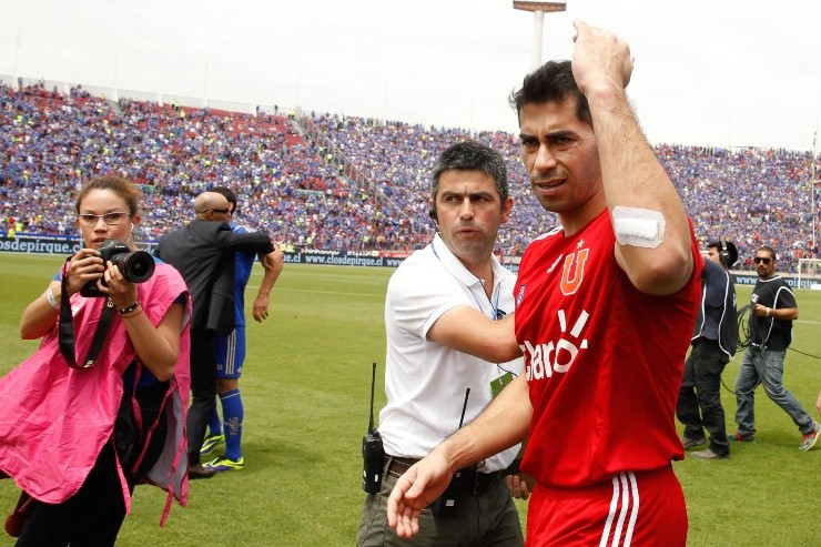 Johnny Herrera tuvo un tenso round con el presidente de la UC | Foto: Agencia Uno 