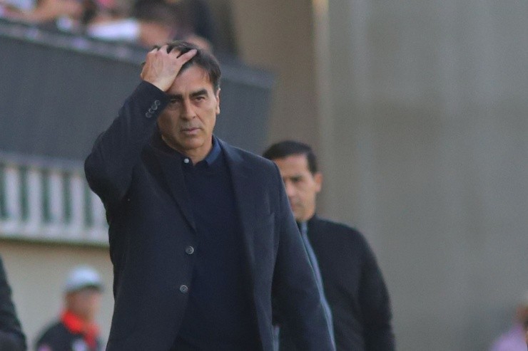 Gustavo Quinteros hizo un llamado a que los hinchas se comporten | Foto: Agencia Uno 