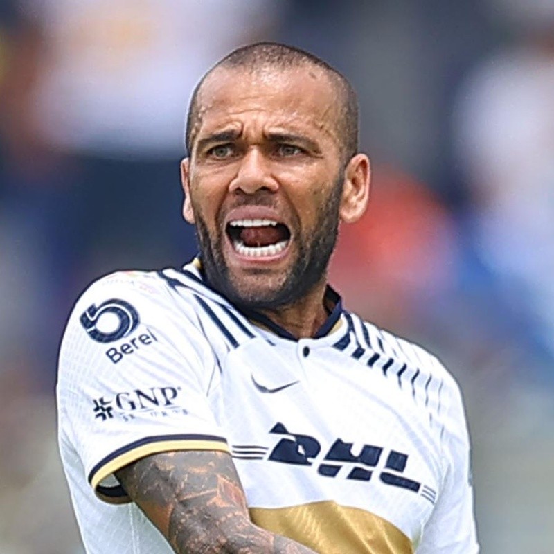 Dani Alves buscaría trabajar con otro equipo