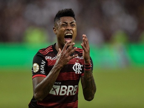 “Imobilizado”; Meia do Flamengo volta lesionado de seleção e Bruno Henrique surpreende