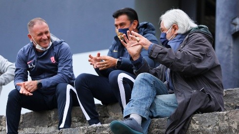 Miguel Mejía Barón con Raúl Alpízar y Andrés Lillini en Cantera.