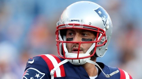 Brian Hoyer will take the reins of the Patriots while Mac Jones is out.