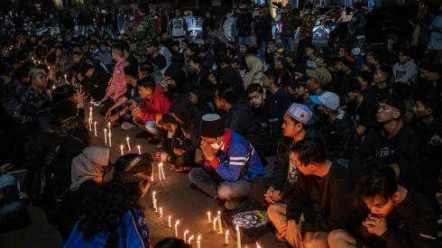 Homenaje a las víctimas de la tragedia de Indonesia