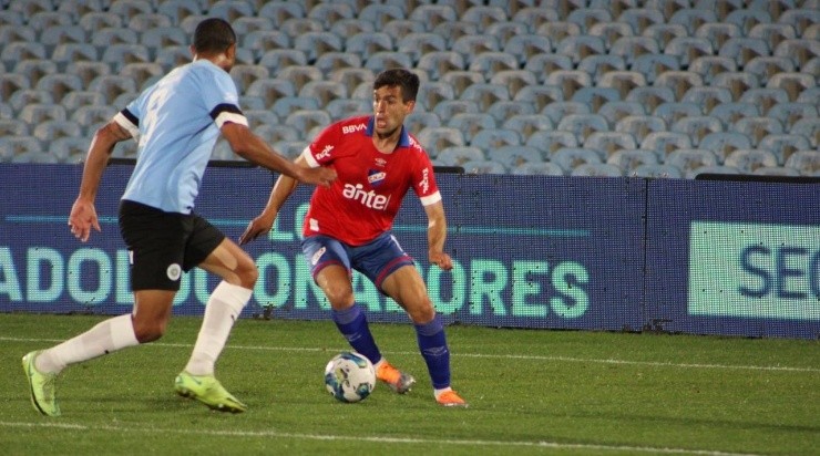 Francisco Ginella against Montevideo City Torque (Kelvin Loyola)