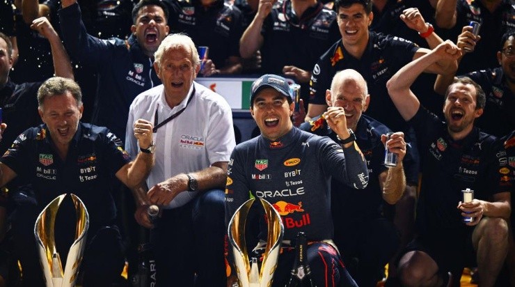 Checo celebra el triunfo en Marina Bay. (Getty Images)