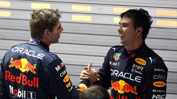 Verstappen felicita a Pérez por su triunfo en Singapur.