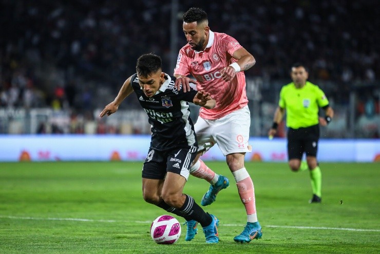 Mauricio Isla recibió los insultos de los hinchas Albos | Foto: Guillermo Salazar 