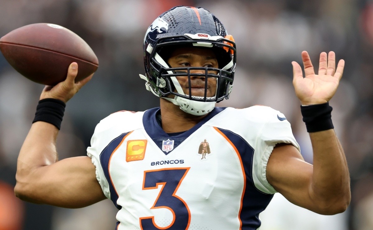 Raiders-Broncos Week 1: How has Russell Wilson looked with Sean Payton? -  Silver And Black Pride