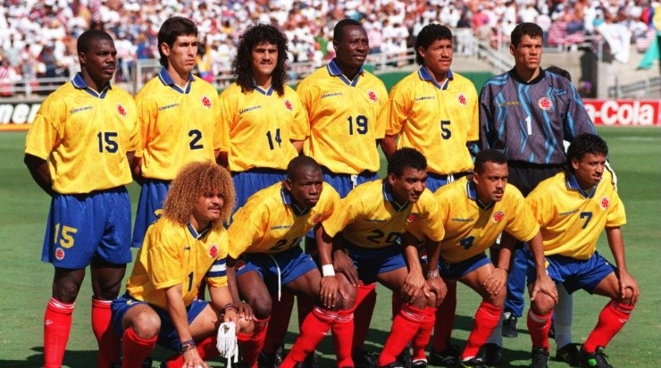 THE NATIONAL SOCCER TEAM OF COLOMBIA LINE UP PRIOR TO THEIR 1994 WORLD CUP MATCH AGAINST THE USA AT THE ROSE BOWL IN PASADENA, CALIFORNIA. Mandatory Credit: Shaun Botterill/ALLSPORT