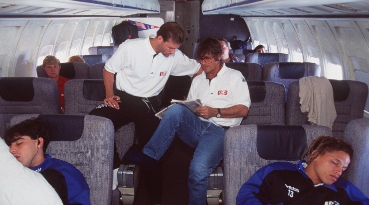 Eric Wynalda and coach Bora Milutinovic discuss tactics on board the airplane on their way to a match in the 1994 Soccer World Cup. (Getty Images)