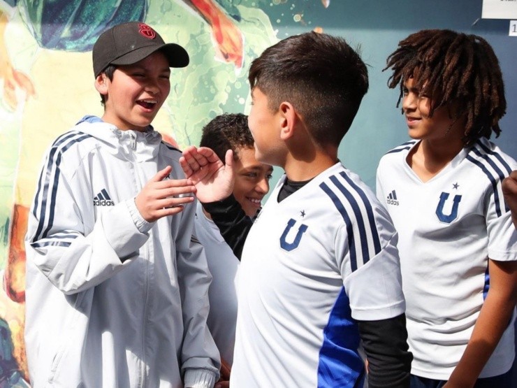 Aníbal Ortiz se reencontró con sus compañeros | Foto: U. de Chile 