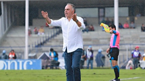 Guillermo Vázquez en un partido con Pumas.