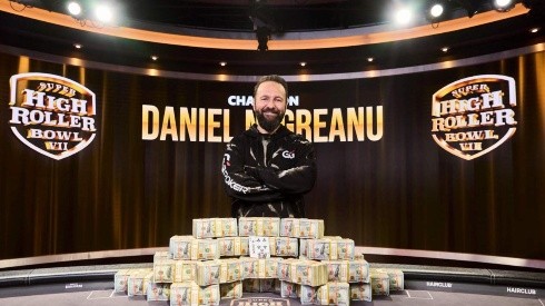 Daniel Negreanu recebeu um grande prêmio no poker (Foto: Divulgação/PokerGO)