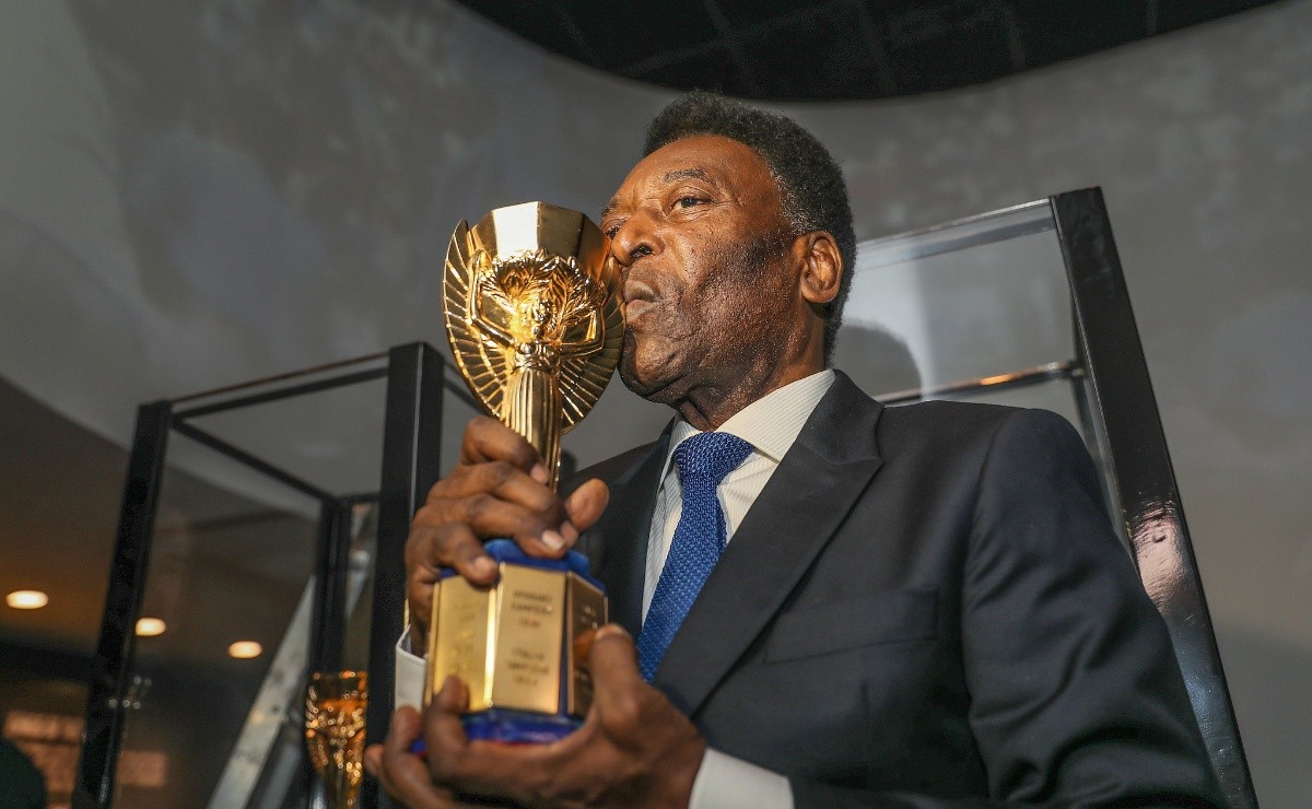 “¡Absurdo!”;  Tite indignado por ranking de revista inglesa de Pelé en el TOP 3 de los más grandes de todos los tiempos