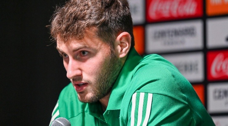 Santi Giménez alienta a Cruz Azul desde fuera. (Imago 7)