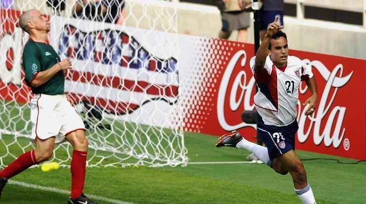 Landon Donovan scores USMNT second against Mexico (Getty Images)