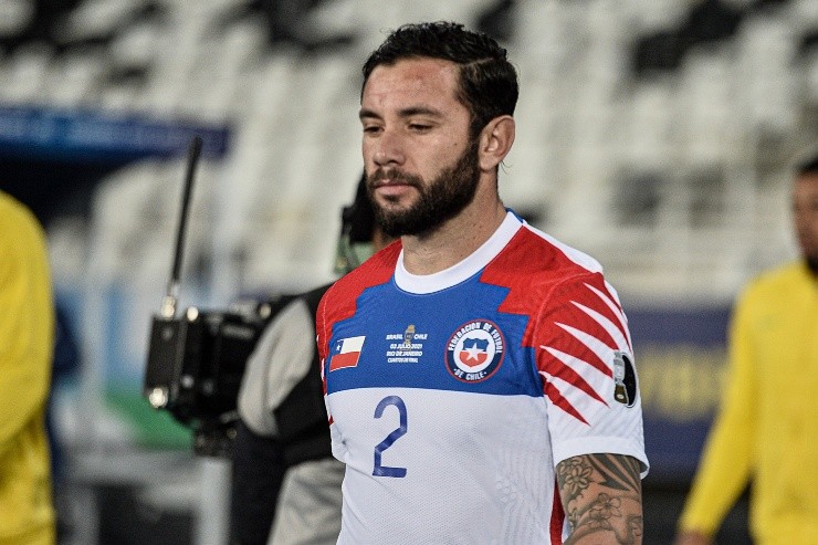 Eugenio Mena podría volver al fútbol chileno | Foto: Agencia Uno 