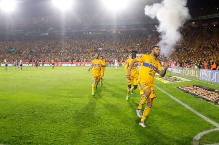 Gignac convirtió y el Volcán explotó de alegría. Créditos: Imago7